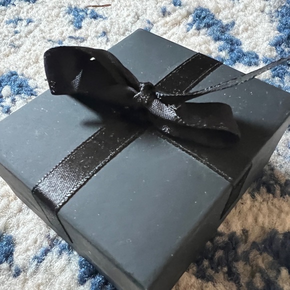 NWT super sweet Diamond Solitaire earrings and pendant set - Picture 5 of 6